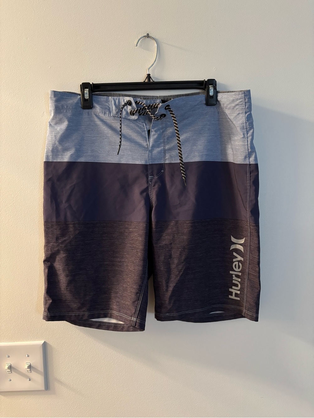 Hurley Men’s Navy and Light Blue Colorblock Board Shorts Size 34